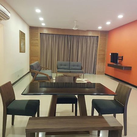 Aranda Country Club Hotel Сингапур Екстериор снимка