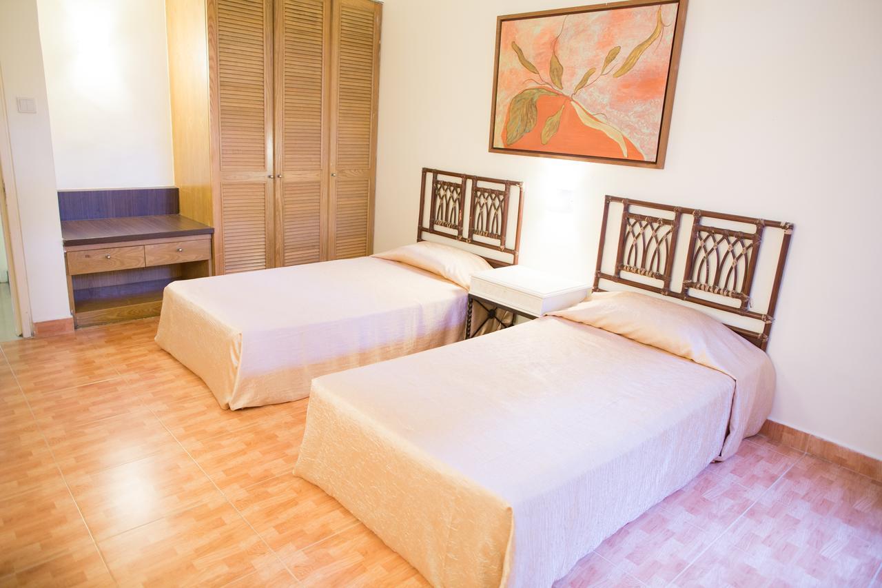 Aranda Country Club Hotel Сингапур Екстериор снимка