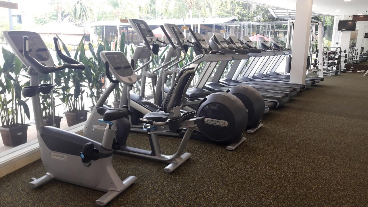 Aranda Country Club Hotel Сингапур Екстериор снимка